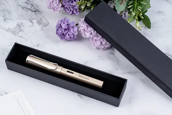 Geschenke, Artikel und mehr können in wenigen Sekunden personalisiert werden.