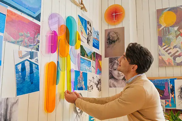 Auch buntes Acrylglas kann gelasert werden und für eine Vielzahl an unterschiedlichen Projekten verwendet werden.
