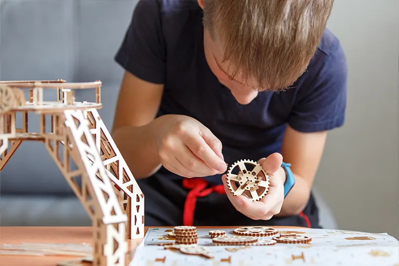 Modellbausets für Kinder oder als Geschenk lassen sich mit dem Laser ganz einfach erstellen